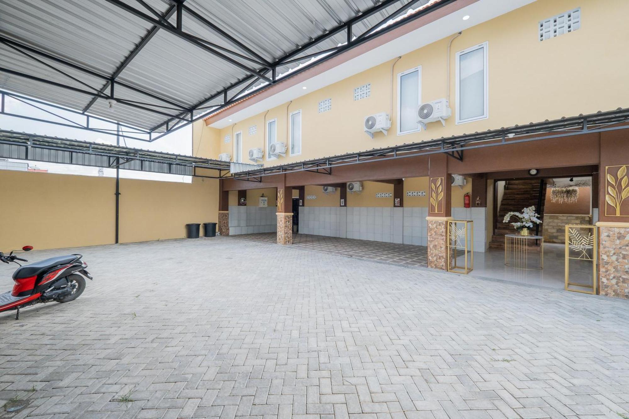 Reddoorz Syariah Near Rsud Dr Iskak Tulungagung Hotel Kedungwaru Exterior foto