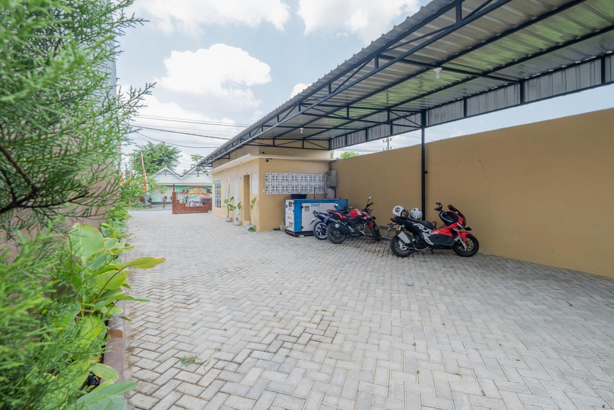 Reddoorz Syariah Near Rsud Dr Iskak Tulungagung Hotel Kedungwaru Exterior foto