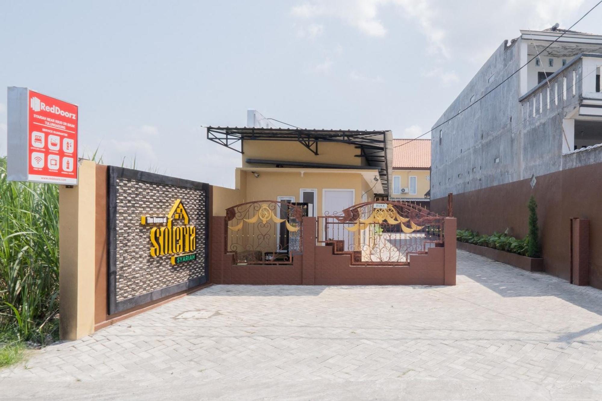 Reddoorz Syariah Near Rsud Dr Iskak Tulungagung Hotel Kedungwaru Exterior foto