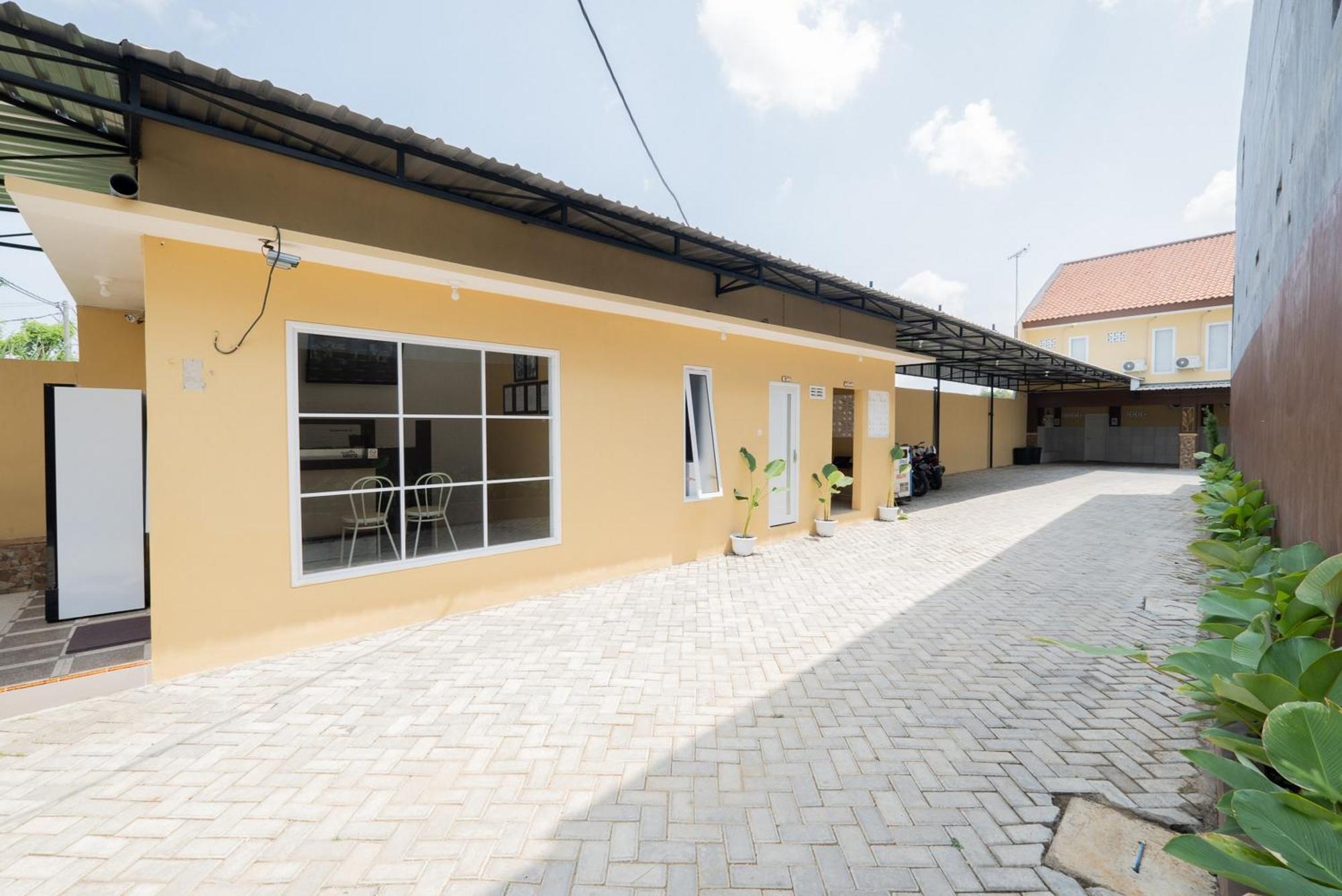 Reddoorz Syariah Near Rsud Dr Iskak Tulungagung Hotel Kedungwaru Exterior foto